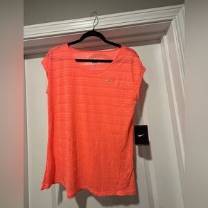 Nike Women’s Medium New with Tags Work Out Shirt Dri Fit